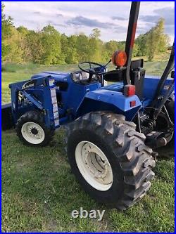 Ford New Holland TC30 4WD Compact Utility Tractor WithFEL Loader & Weights